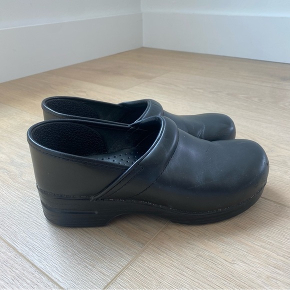 Dansko Black Leather Slip On Clogs - Picture 1 of 6